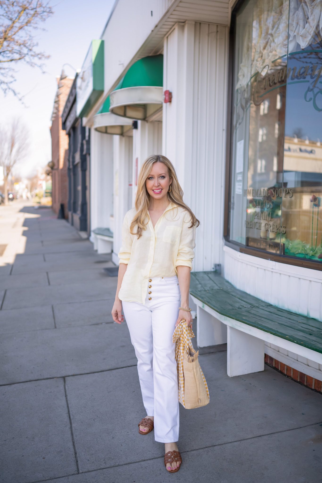 How to Style White Jeans - THE FASHION HOUSE MOM